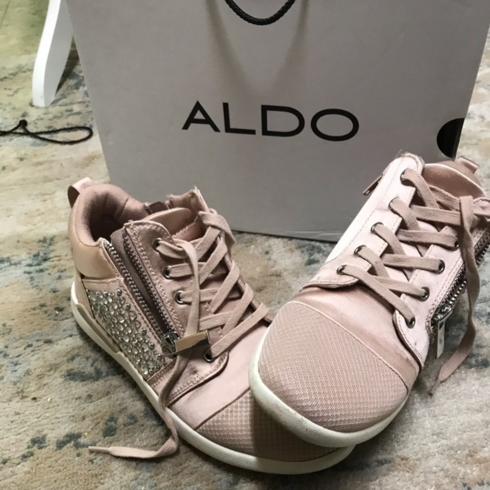 Also size 7.5 pink fashion sneakers